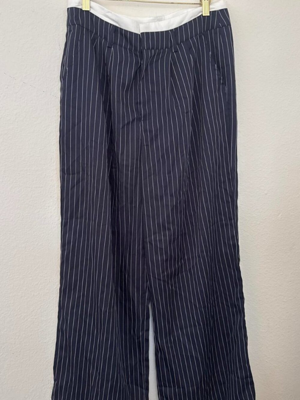 NWT Navy blue with white pinstripe wide leg pants in a L